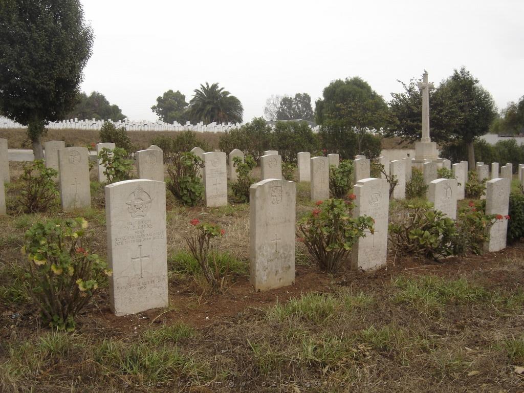 ORAN CIMETIERE SEPTEMBRE 2006 PAR MARIE PIERRE NOURRY ORAN PETIT LAC  (2).jpg